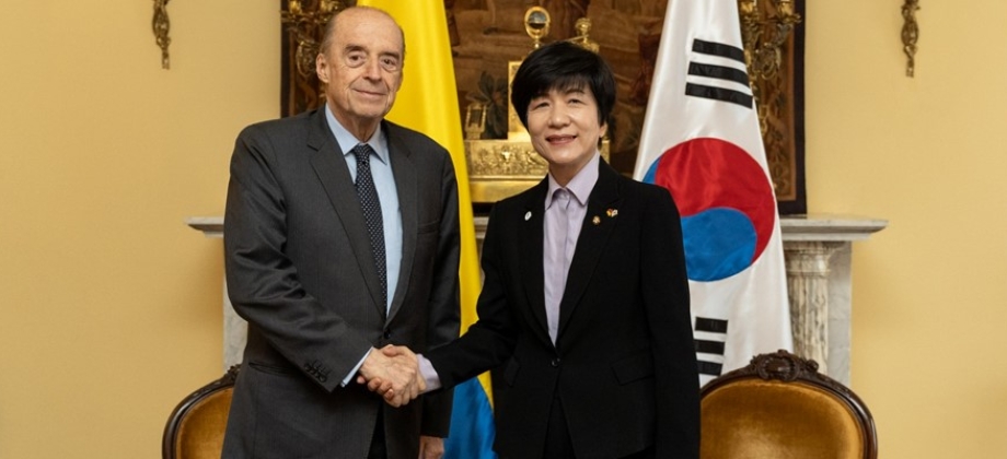 Ministro de Relaciones Exteriores, Álvaro Leyva Durán y la Vicepresidente la Asamblea Nacional de Corea, KIM Young Joo dialogaron sobre las políticas de cooperación y cambio climático