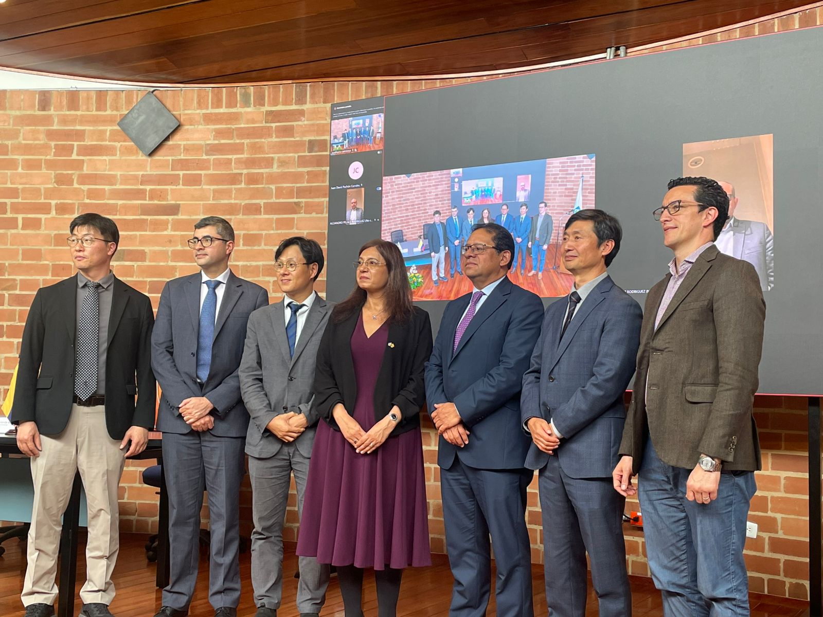 Colombia y Corea fortalecen su cooperación en transformación digital del catastro