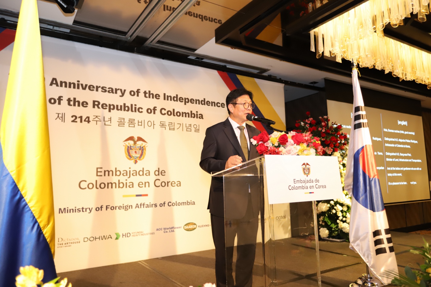 El Superintendente de Educación de la Ciudad Metropolitana de Incheon Do Seong-hoon durante su brindis. 