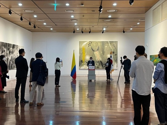 Termina la exposición “Holes in the Wind” del maestro Carlos Jacanamijoy en Seúl, Corea del Sur