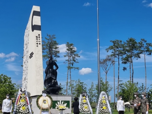 Con ofrenda floral se conmemoró el septuagésimo (70º) aniversario del arribo del batallón Colombia a Corea del Sur, en el marco de la Guerra de Corea