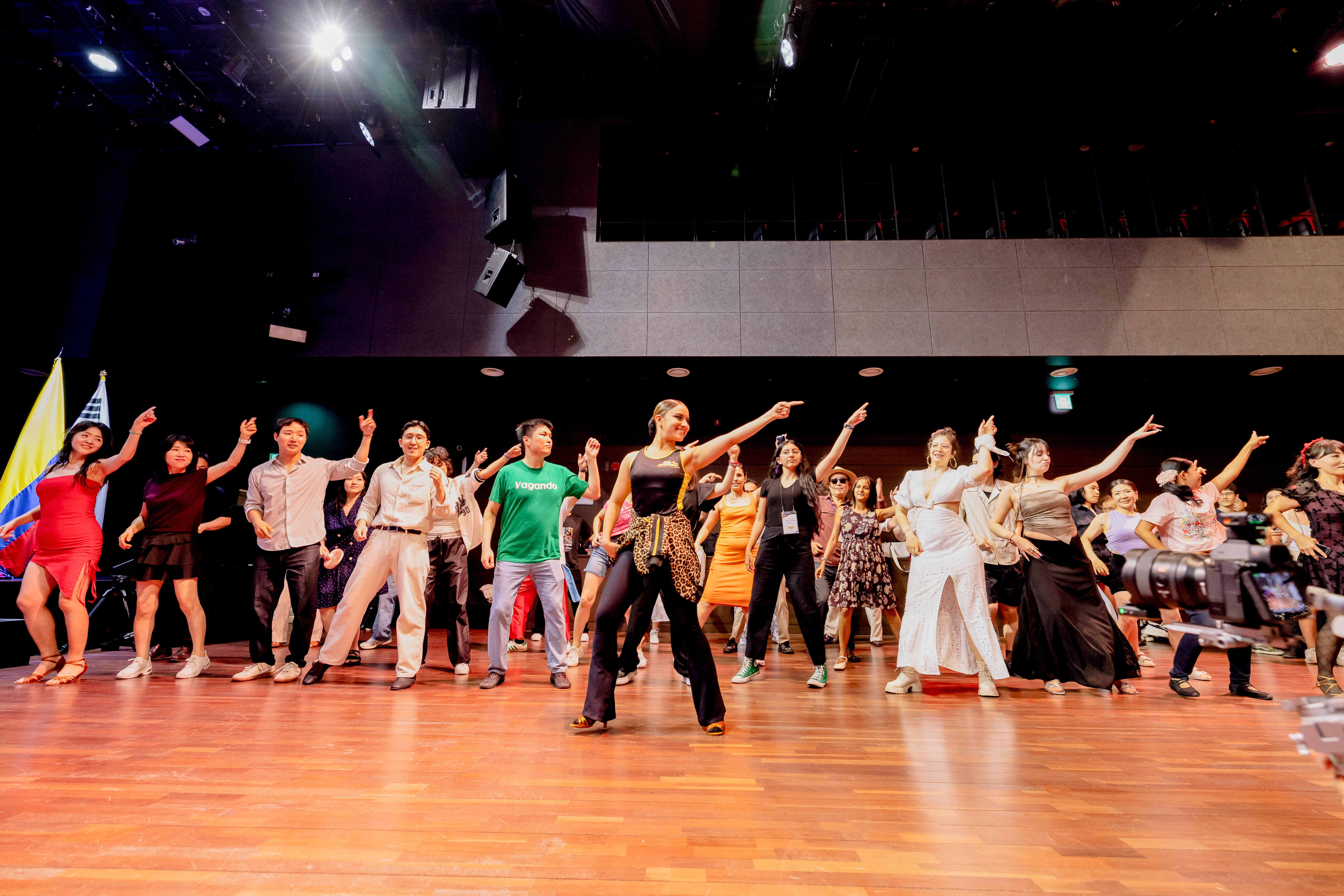 La jornada inició con una master class de salsa caleña, en la cual los participantes tuvieron la oportunidad de aprender la velocidad y pasos de la salsa caleña