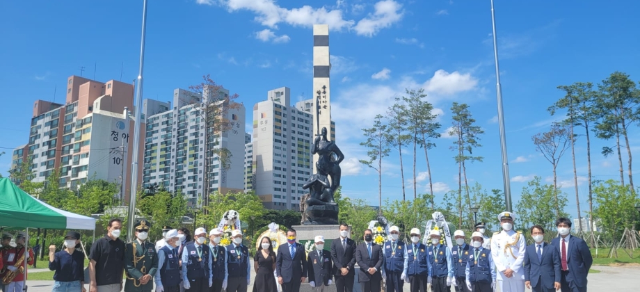 Con ofrenda floral se conmemoró el septuagésimo (70º) aniversario del arribo del batallón Colombia a Corea del Sur, en el marco de la Guerra de Corea