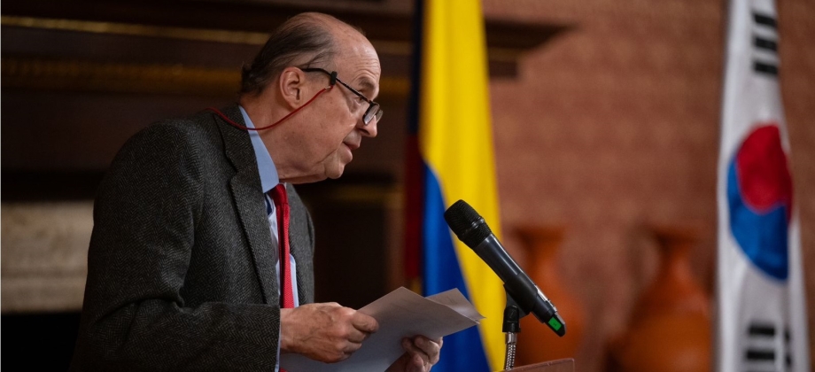 Canciller Álvaro Leyva presentó el libro conmemorativo: “Colombia y Corea. 60 Años de Relaciones Diplomáticas”