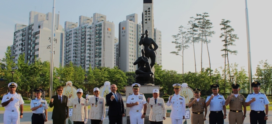 Culmina con éxito la visita la República de Corea del Comandante de la Armada Nacional Juan Ricardo Rozo Obregón