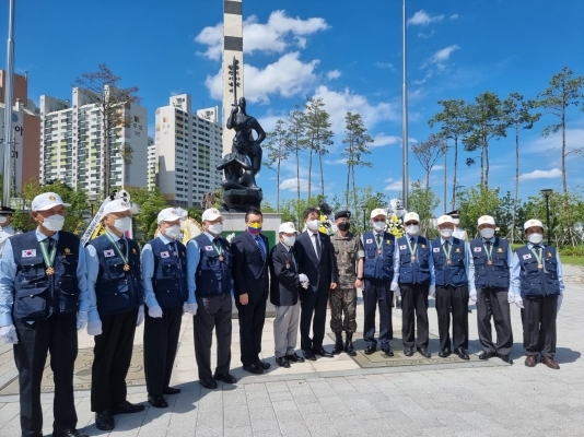 Con ofrenda floral se conmemoró el septuagésimo (70º) aniversario del arribo del batallón Colombia a Corea del Sur, en el marco de la Guerra de Corea